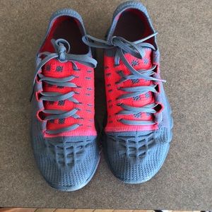 Under Armour speed foam shoes size 6